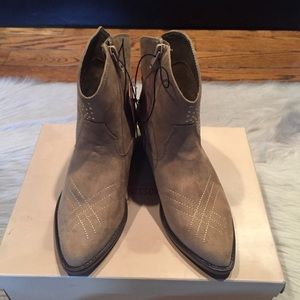Mossimo Supply Co. Tan Boots